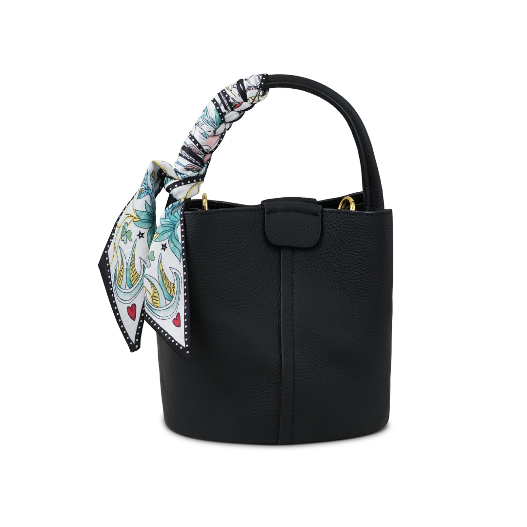 ADA IN PELLE MOUSSE NERA CON FOULARD