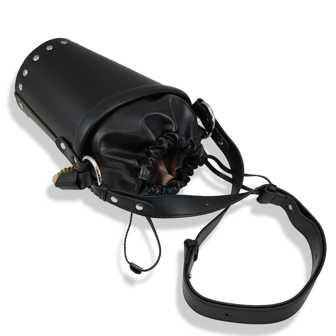 PETRA SECCHIELLO IN PELLE NERO